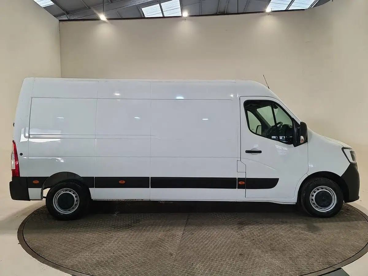 2022-renault-master-23dci-lm35-135-business-panel-big-23