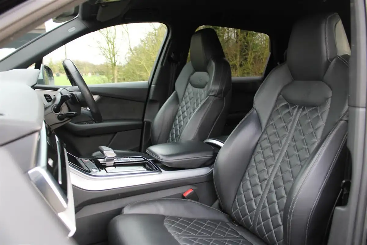 2020-audi-sq7-40tdi-big-12