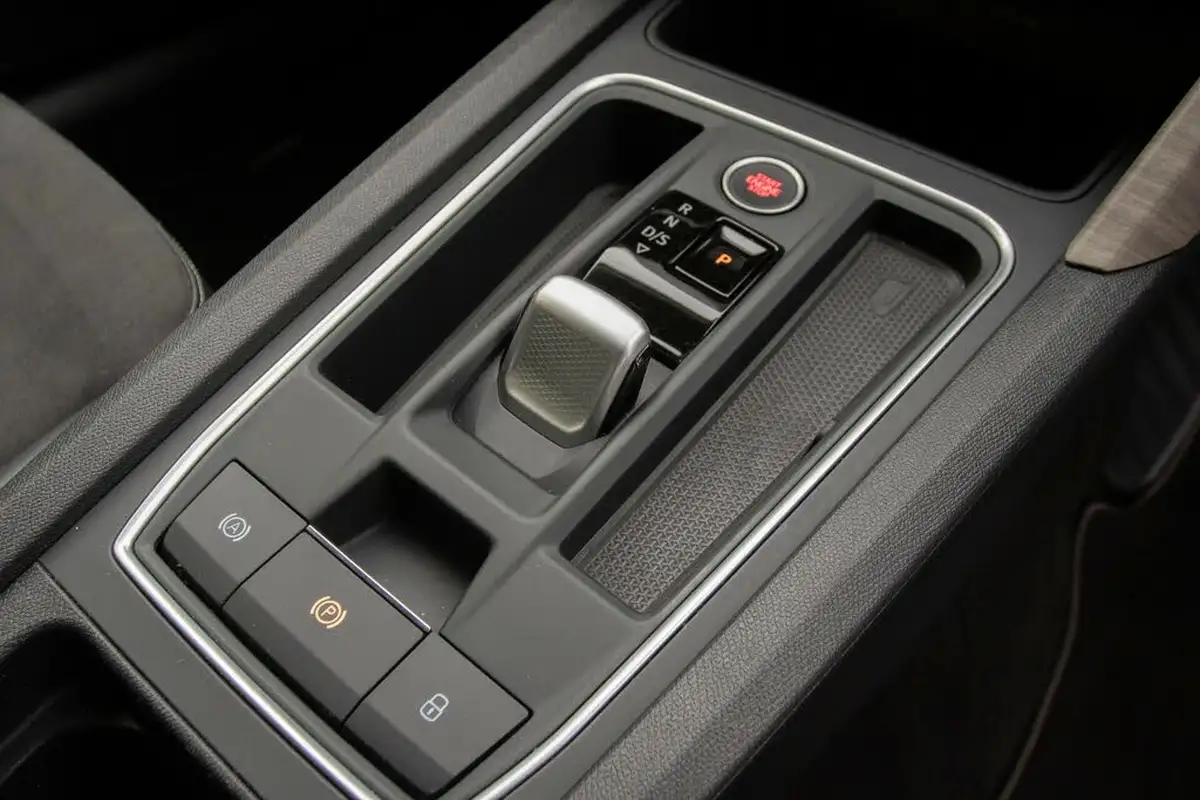 2021-seat-leon-14-e-hybrid-xcellence-hatchback-big-35