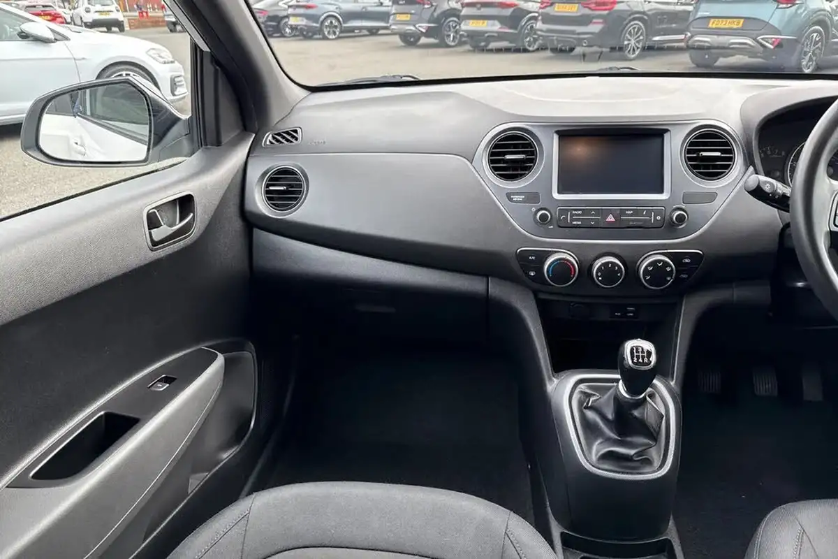 2018-hyundai-i10-10-go-se-66ps-big-19