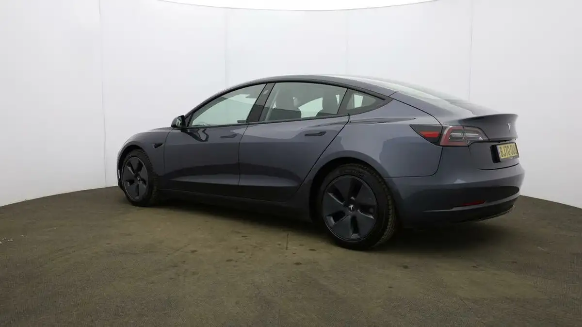2020-tesla-model-3-e-long-range-big-56