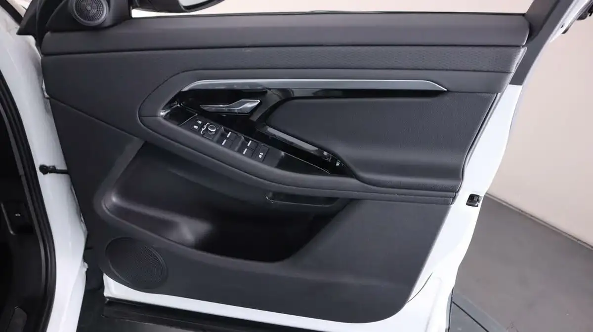 2022-land-rover-range-rover-evoque-15-p300e-r-dynamic-s-big-14