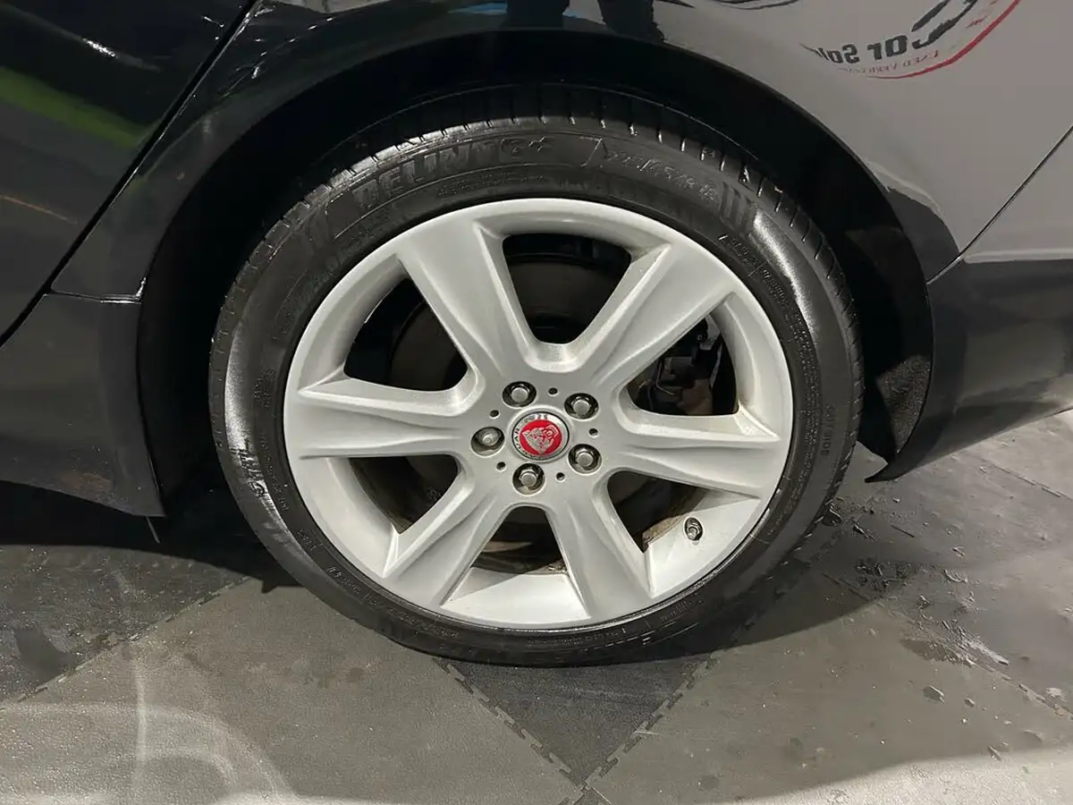2018-jaguar-xe-20i-portfolio-249ps-1998cc-big-10