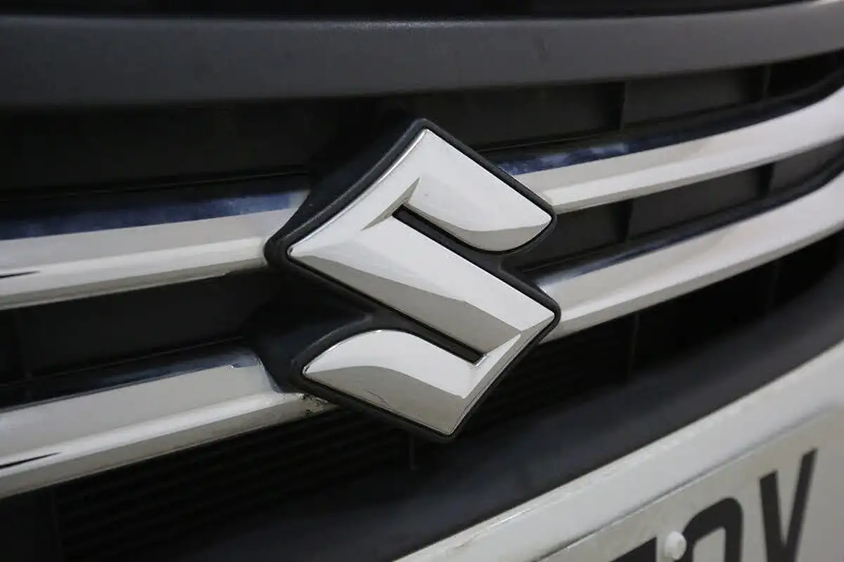 2018-suzuki-celerio-10-sz4-ags-big-21