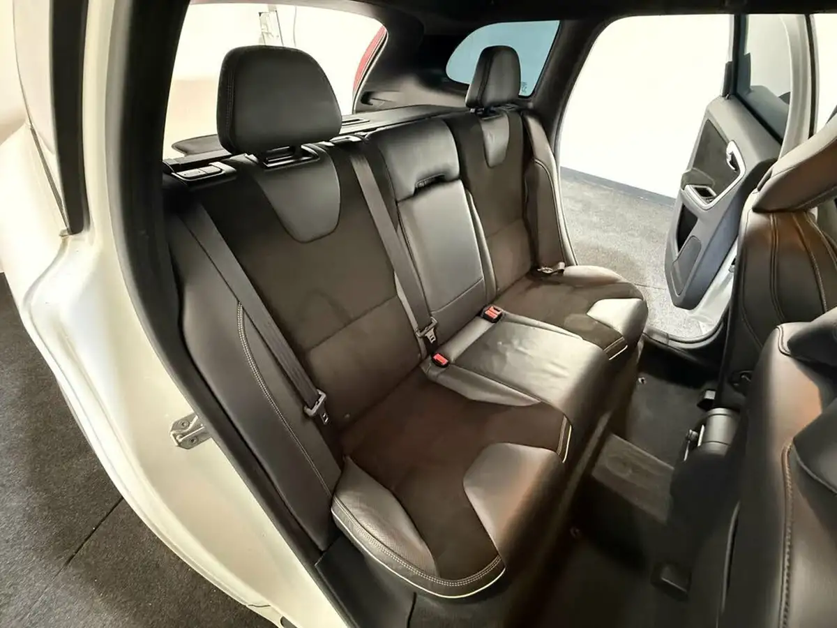 2014-volvo-xc60-24td-d5-r-design-215bhp-geartronic-big-35