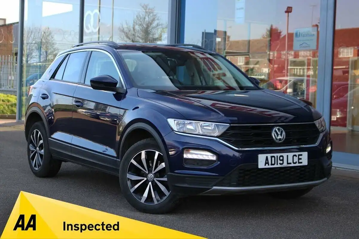 2019-volkswagen-t-roc-15-tsi-se-big-0