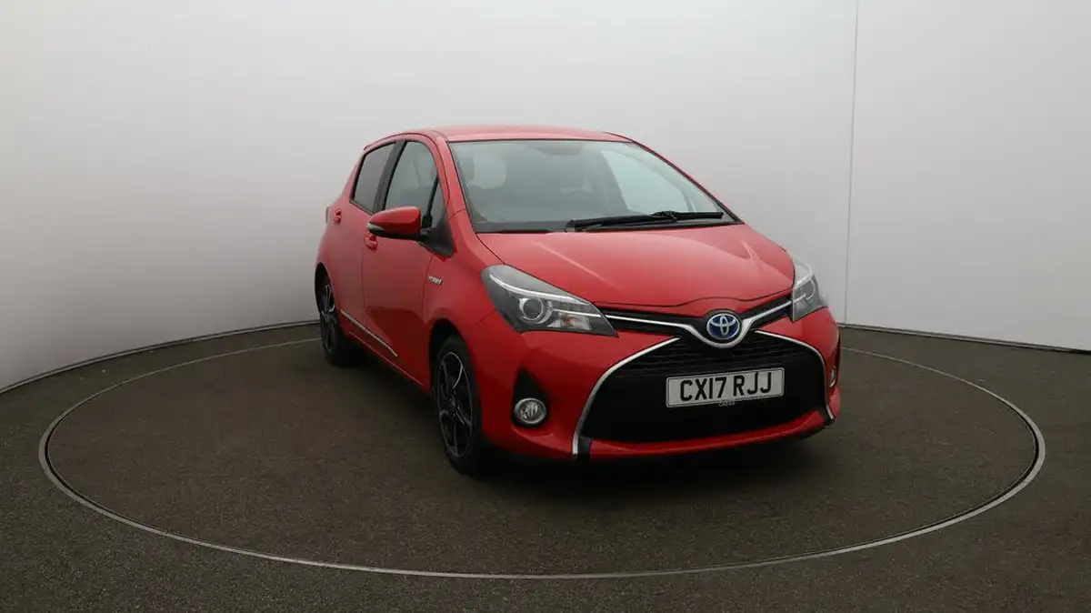 2017-toyota-yaris-15-vvt-i-design-bi-tone-hybrid-big-41