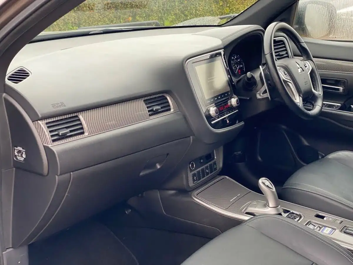 2019-mitsubishi-outlander-24-dynamic-phev-big-18