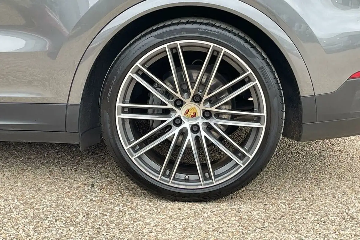 2020-porsche-cayenne-30-v6-s-big-14