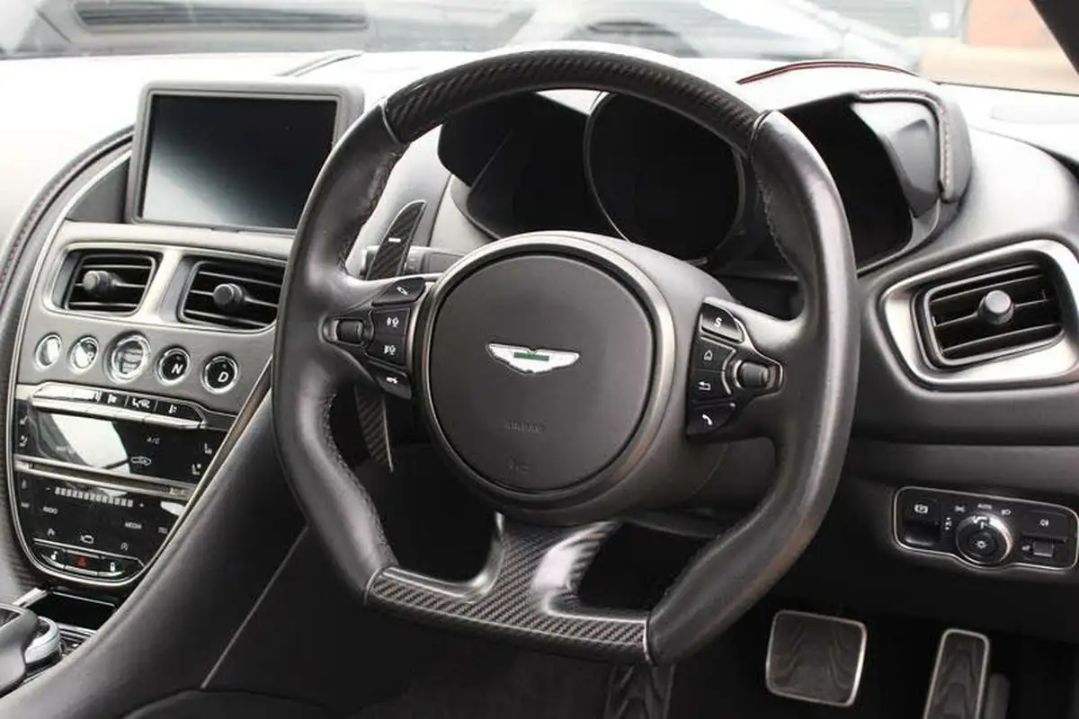 2020-aston-martin-dbs-52-v12-superleggera-volante-big-9