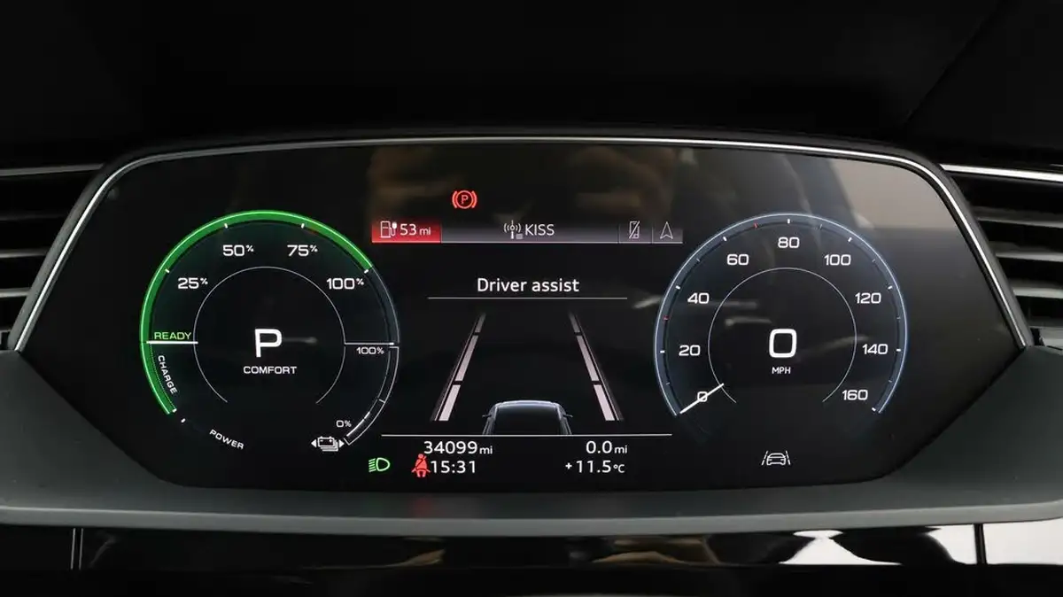 2021-audi-e-tron-50e-technik-station-wagon-big-9
