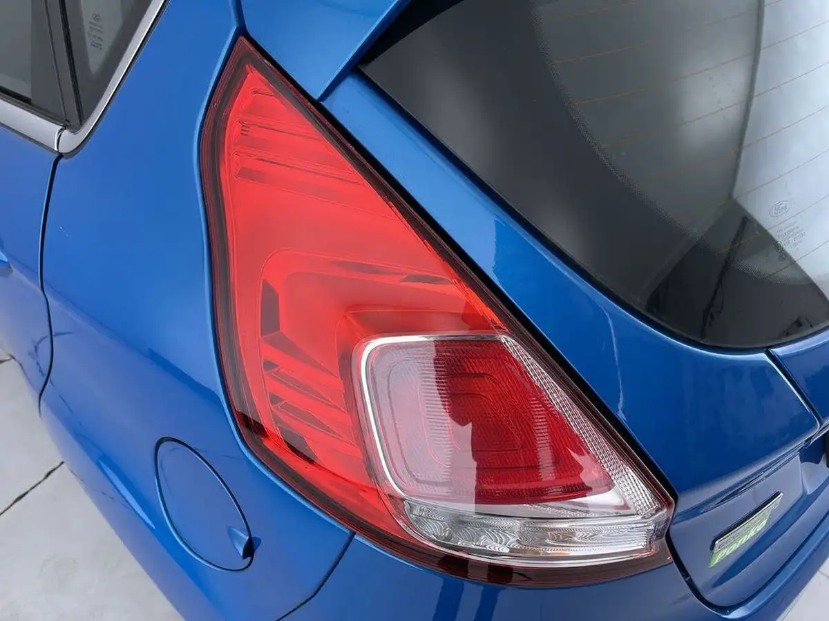 2016-ford-fiesta-10t-zetec-100ps-ecoboost-ss-5d-big-19