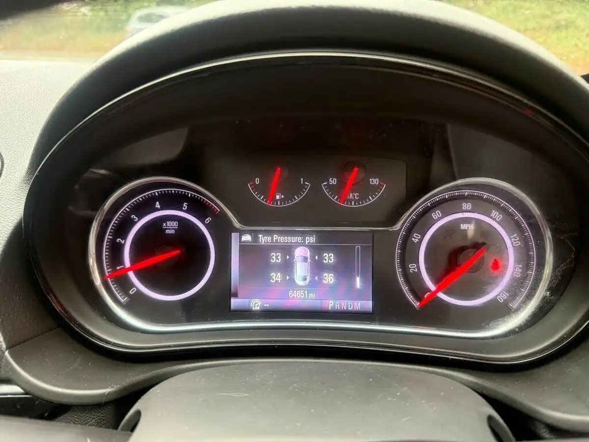 2015-vauxhall-insignia-sports-tourer-20cdti-sri-nav-auto-big-28