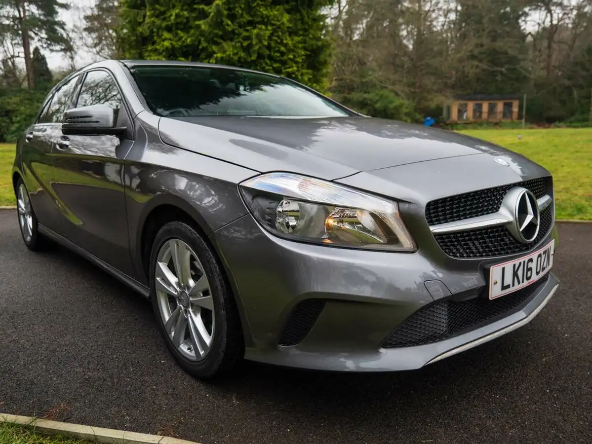 2016-mercedes-benz-a-class-15d-a180d-sport-ss-big-24