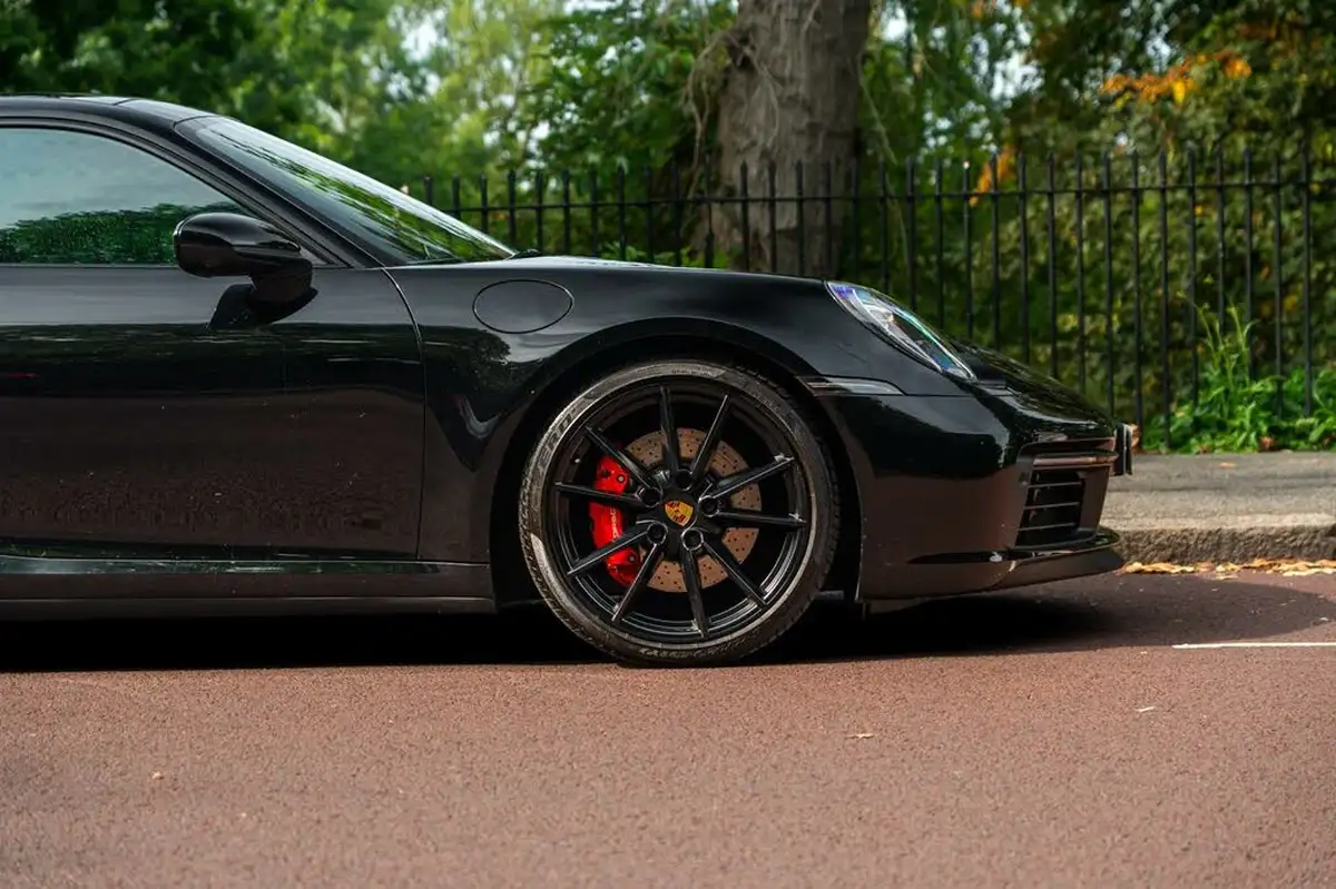 2021-porsche-911-30-carrera-4s-coupe-big-3