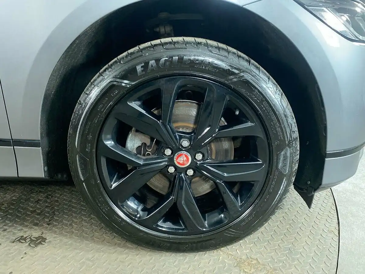 2021-jaguar-i-pace-ev400-black-big-11