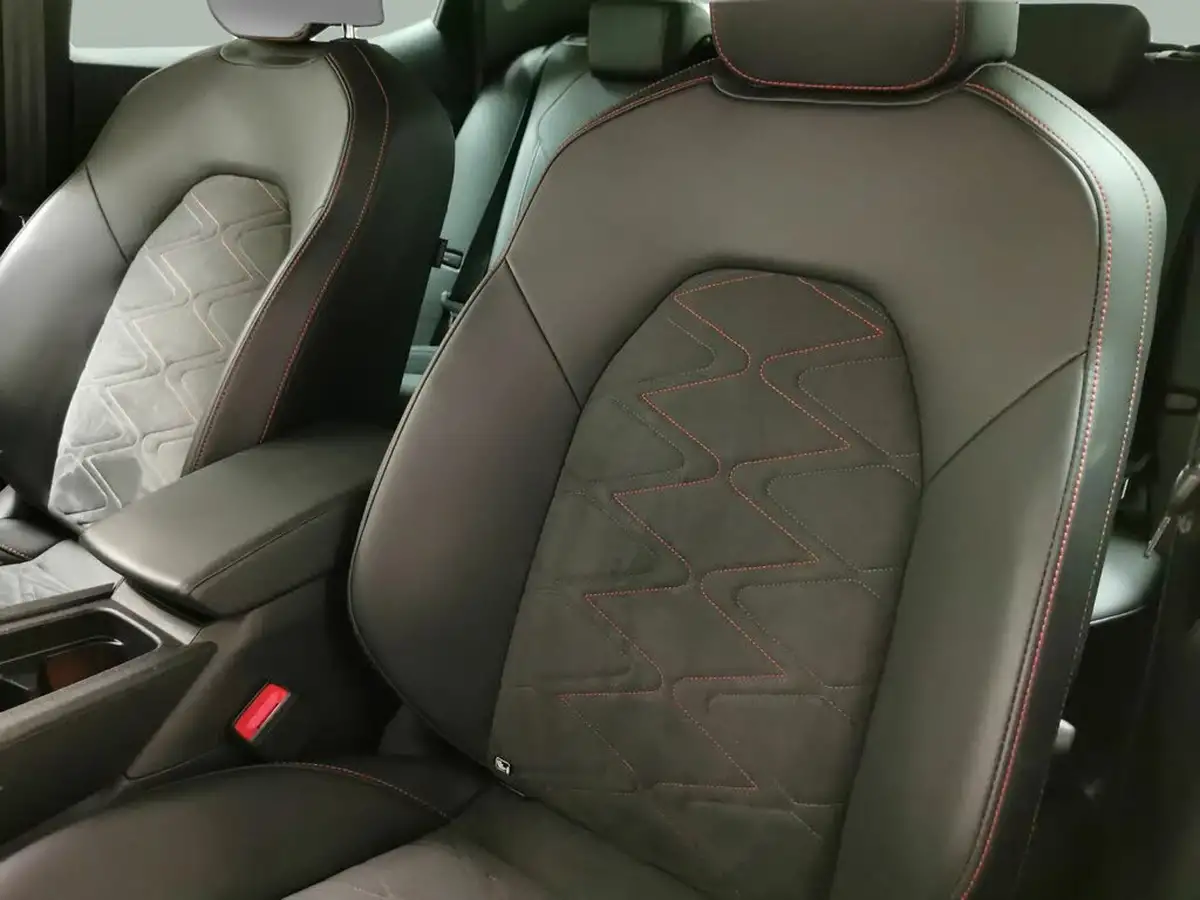 2023-seat-leon-big-10