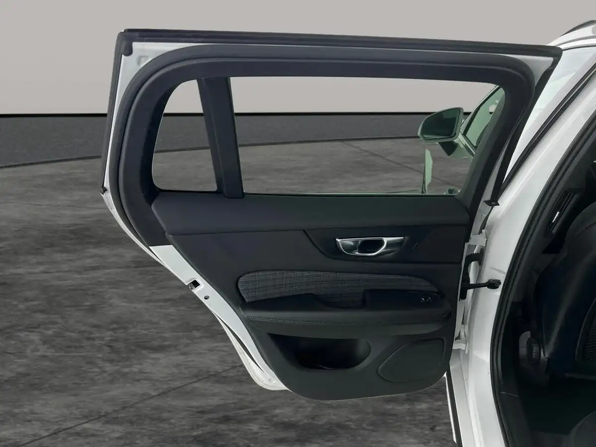 2022-volvo-v60-20-b3-momentum-161bhp-big-20