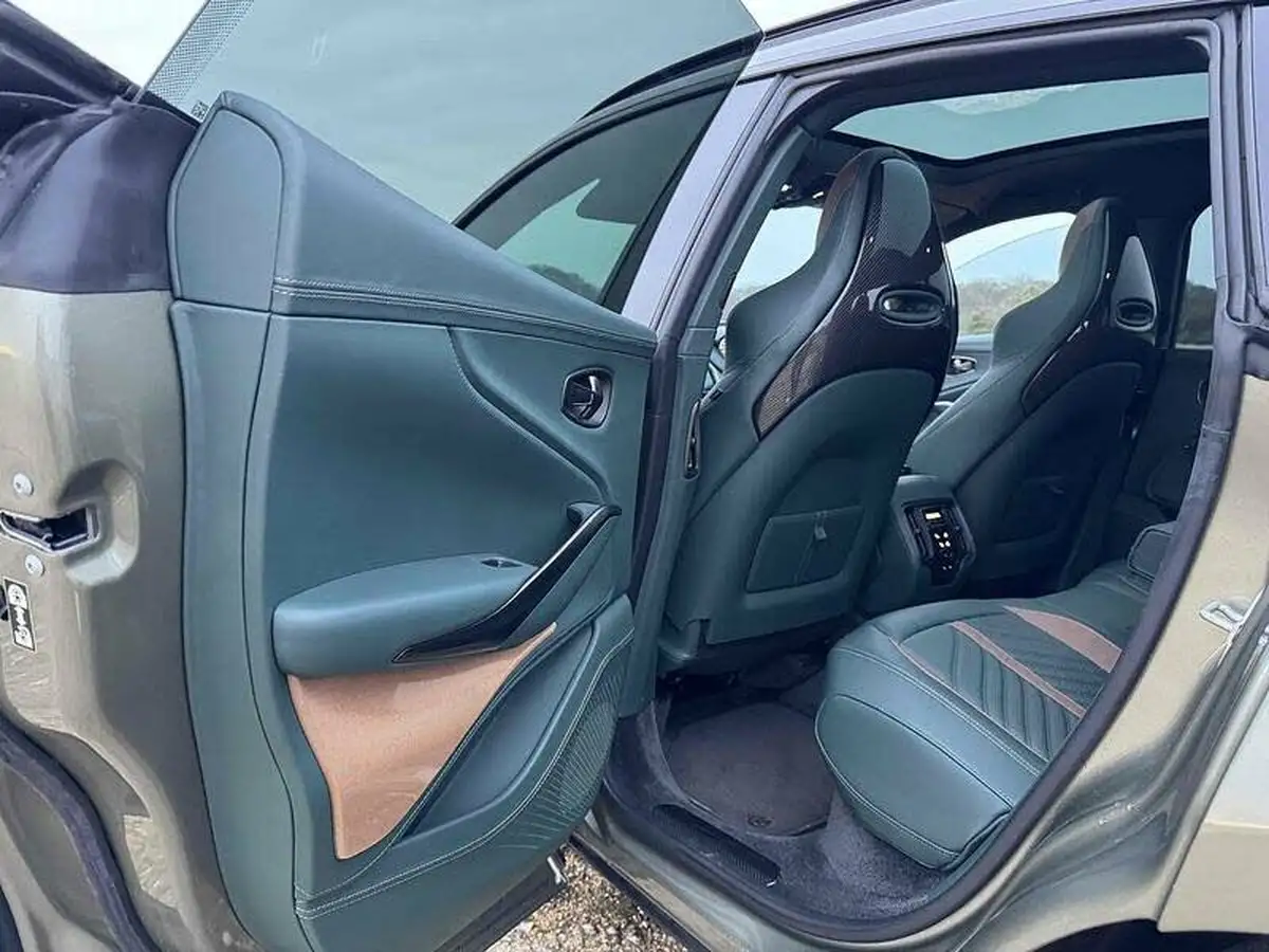 2024-aston-martin-dbx-40-v8-big-51
