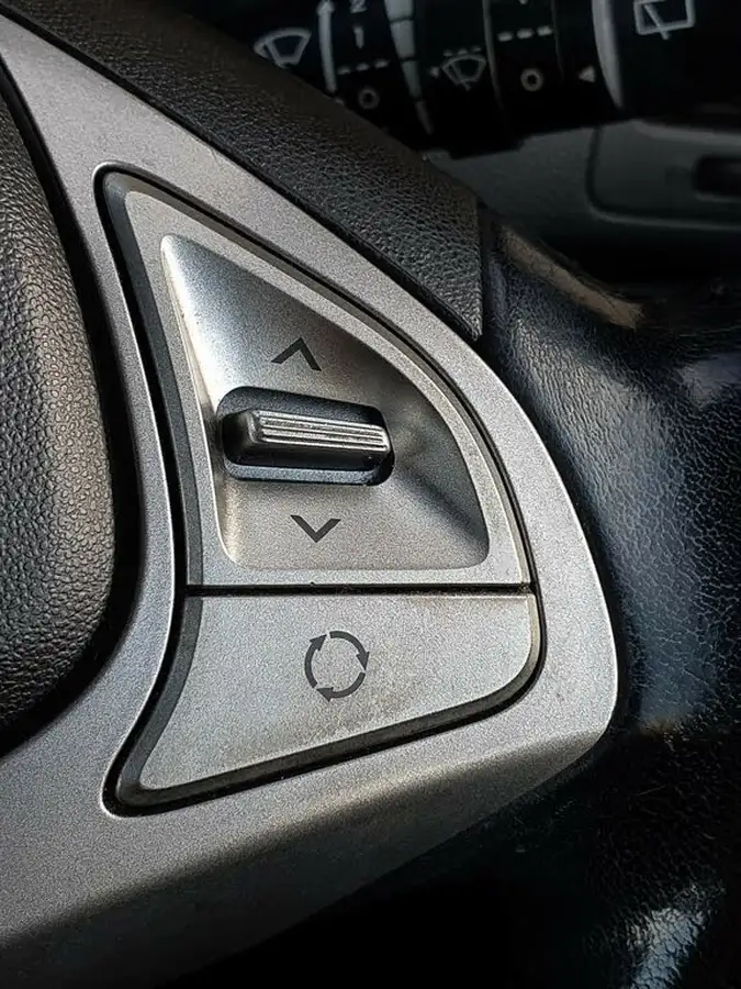 2014-hyundai-ix20-16-active-125ps-big-38