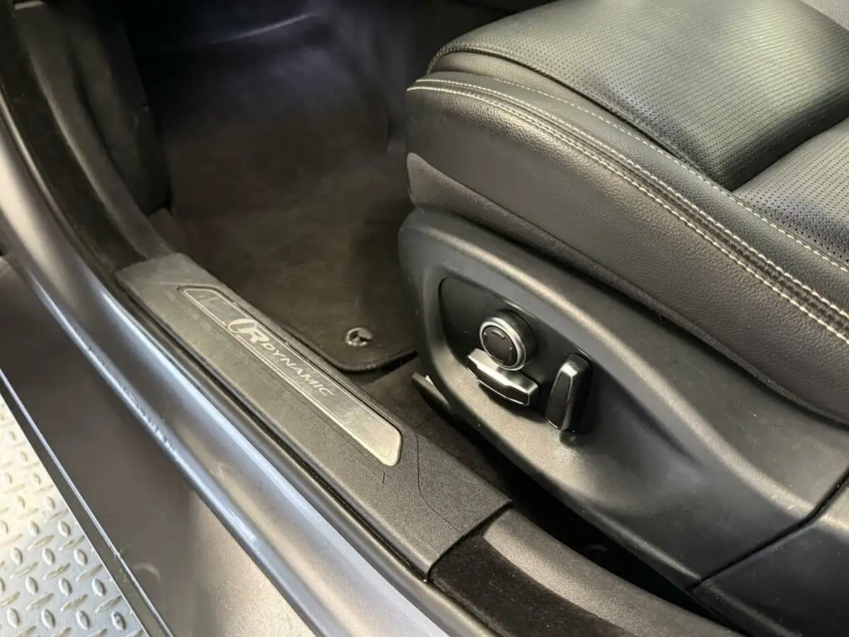 2019-jaguar-xe-20d-r-dynamic-s-big-14