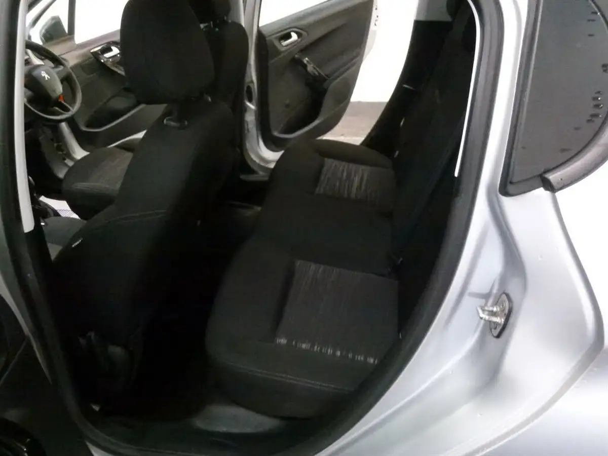 2017-peugeot-208-16bluehdi-access-ac-5d-big-17