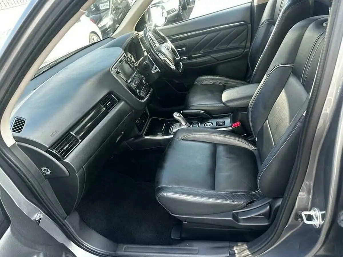 2016-mitsubishi-outlander-20-gx4h-phev-big-50