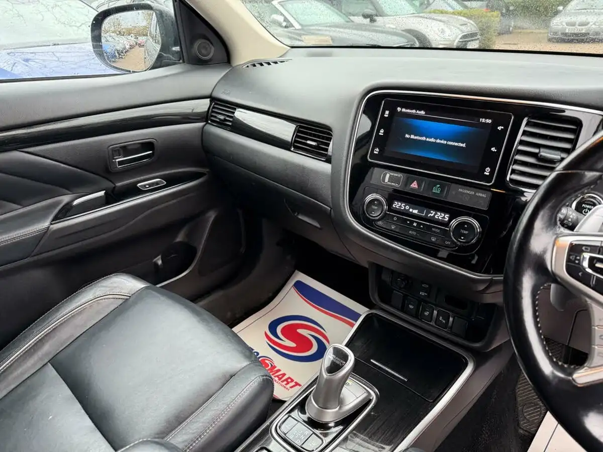 2018-mitsubishi-outlander-20-4h-phev-big-24