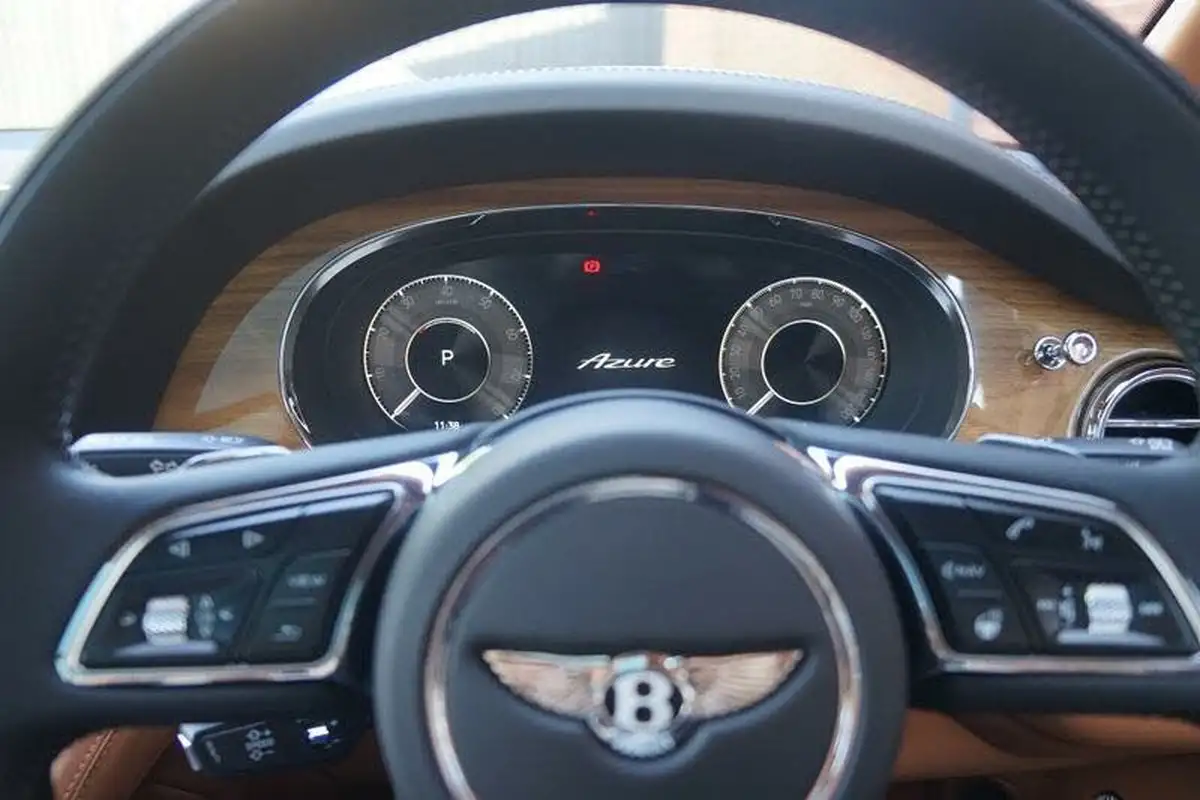 2025-bentley-bentayga-big-16