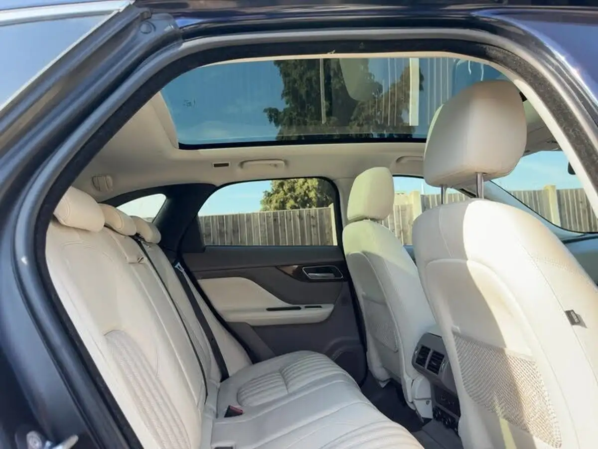2017-jaguar-f-pace-20i-portfolio-250ps-1997cc-big-19