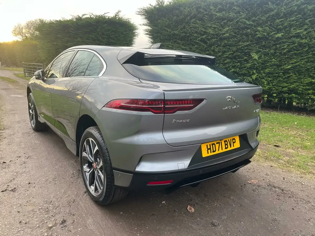 2022-jaguar-i-pace-ev400-hse-big-12