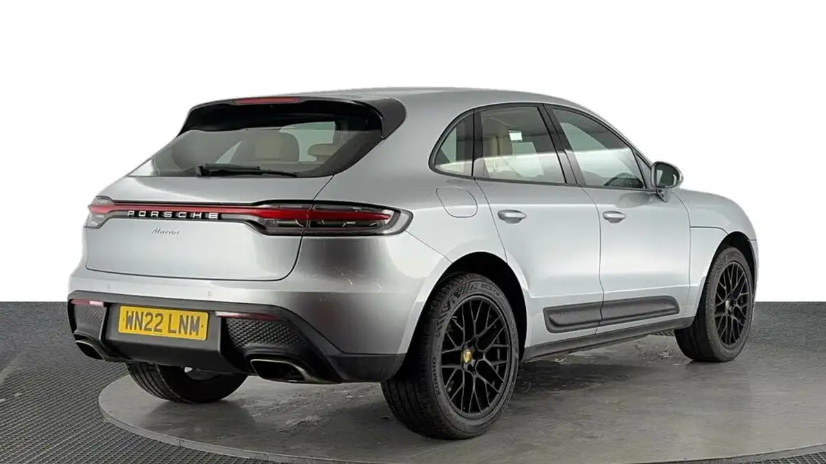 2022-porsche-macan-20-big-3