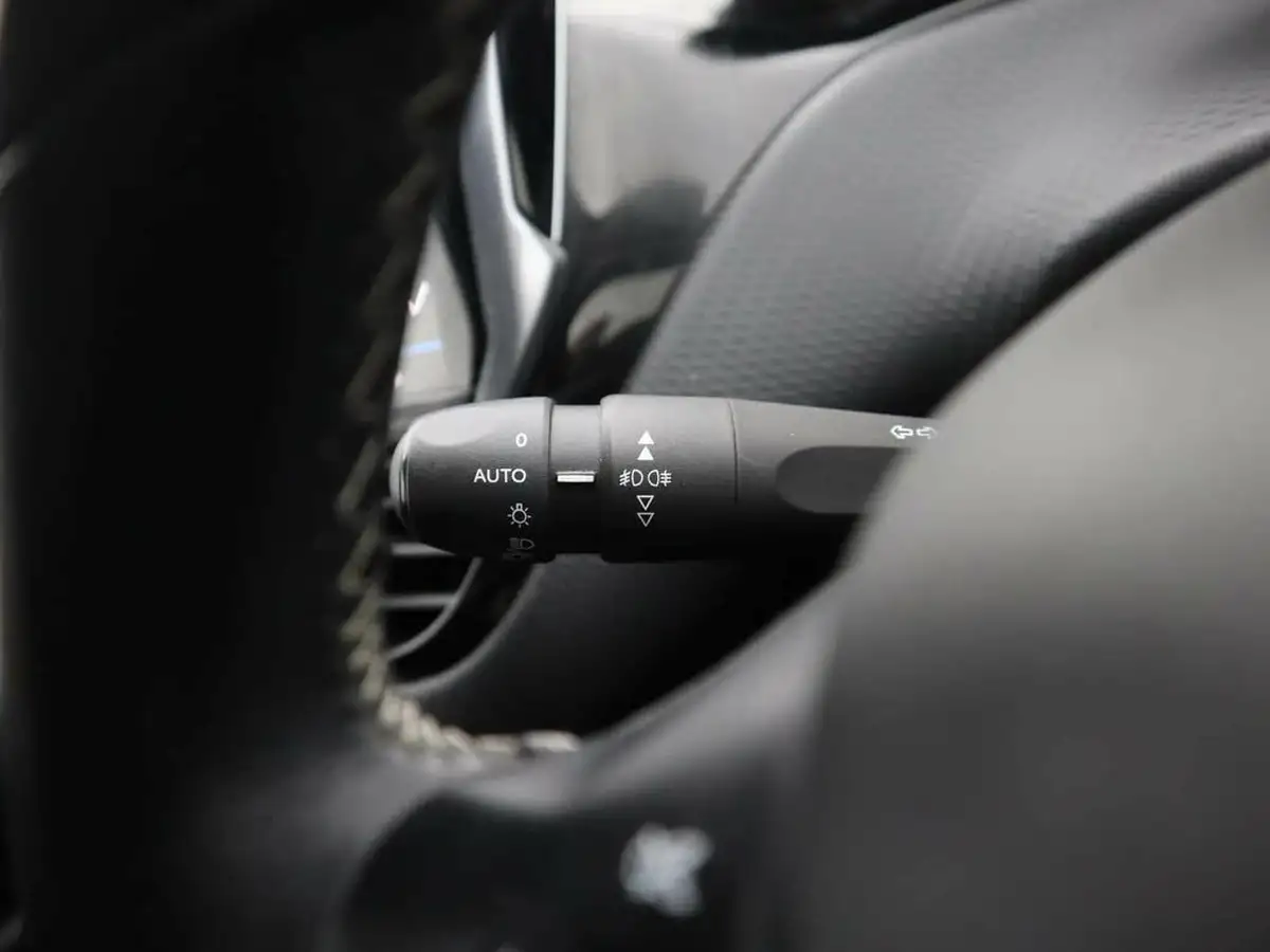 2017-peugeot-208-12-puretech-allure-110bhp-ss-5d-eat6-big-31