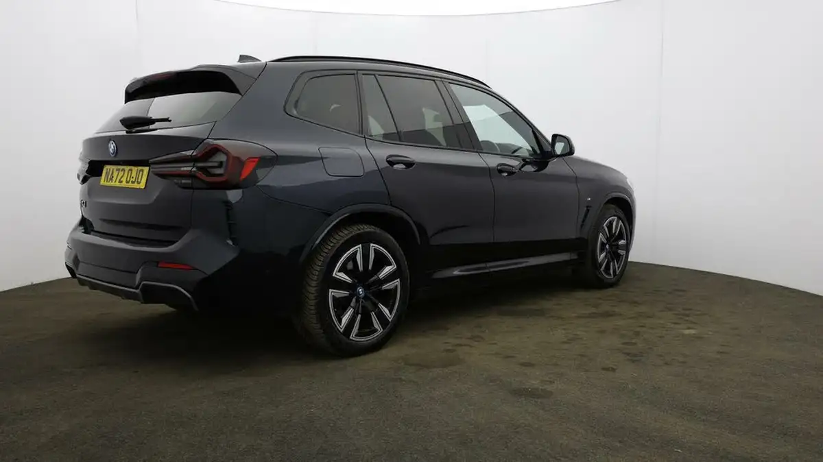 2022-bmw-ix3-e-m-sport-big-6