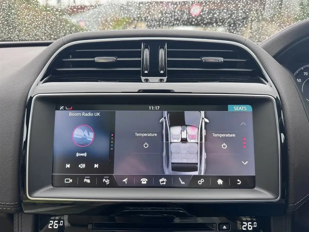 2019-jaguar-f-pace-20i-portfolio-250ps-ss-big-27