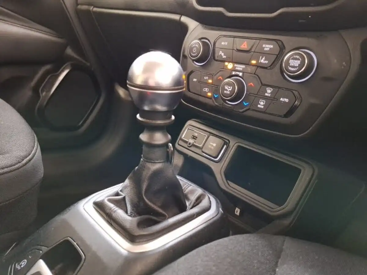 2021-jeep-renegade-10-gse-night-eagle-big-10