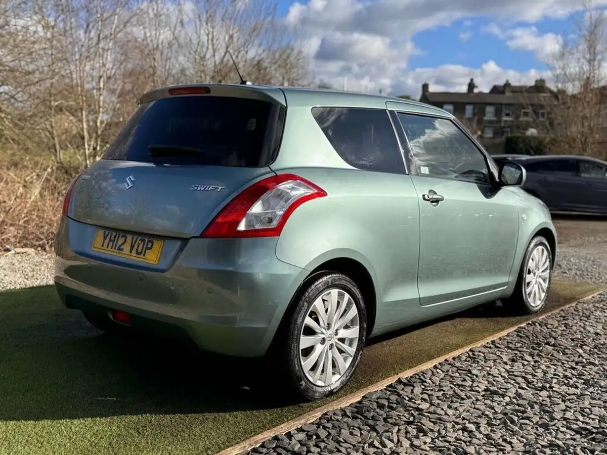2012-suzuki-swift-12-sz4-3d-big-5