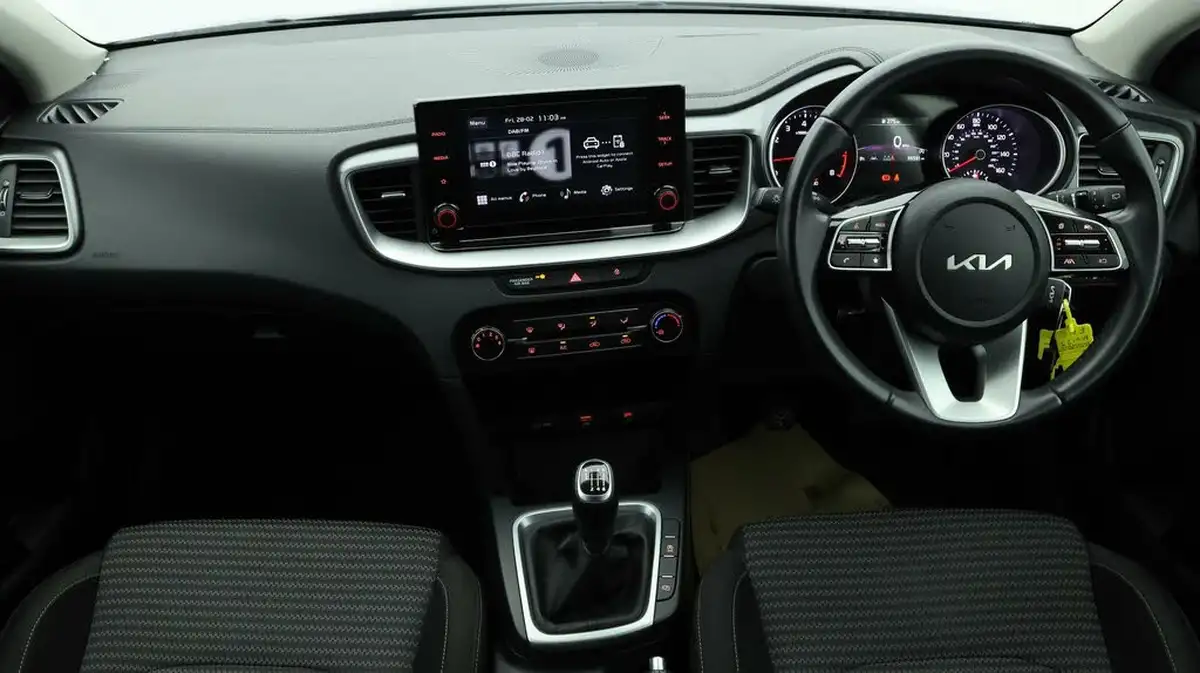 2023-kia-ceed-15-t-gdi-2-158bhp-non-adap-hatchback-big-12