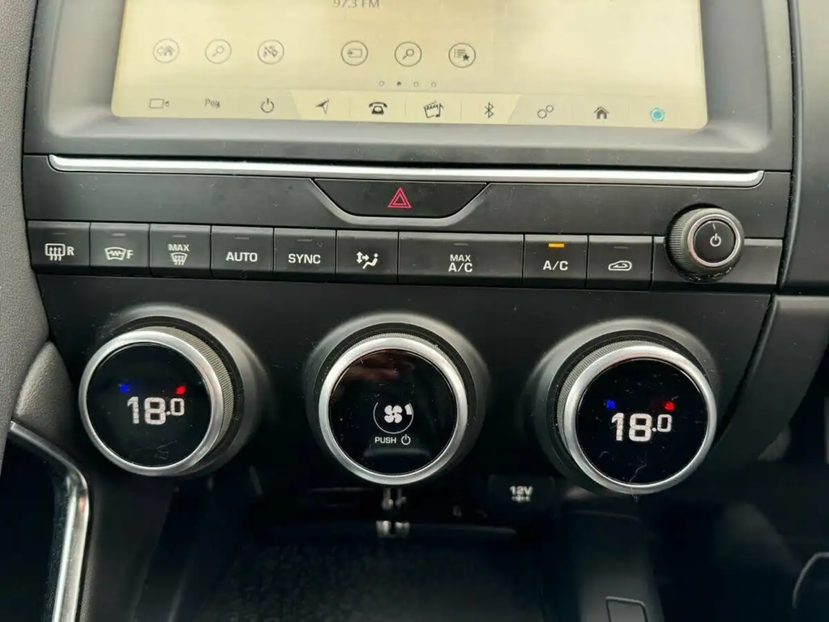 2018-jaguar-e-pace-20-i4-s-big-22