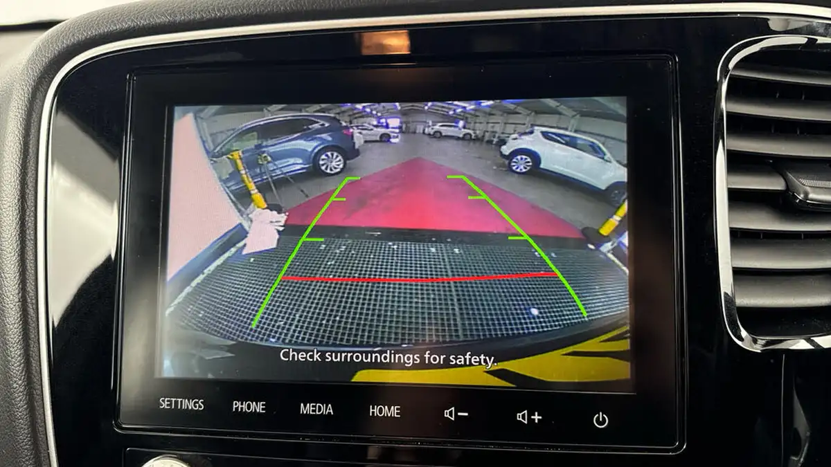 2021-mitsubishi-outlander-24-dynamic-phev-big-16