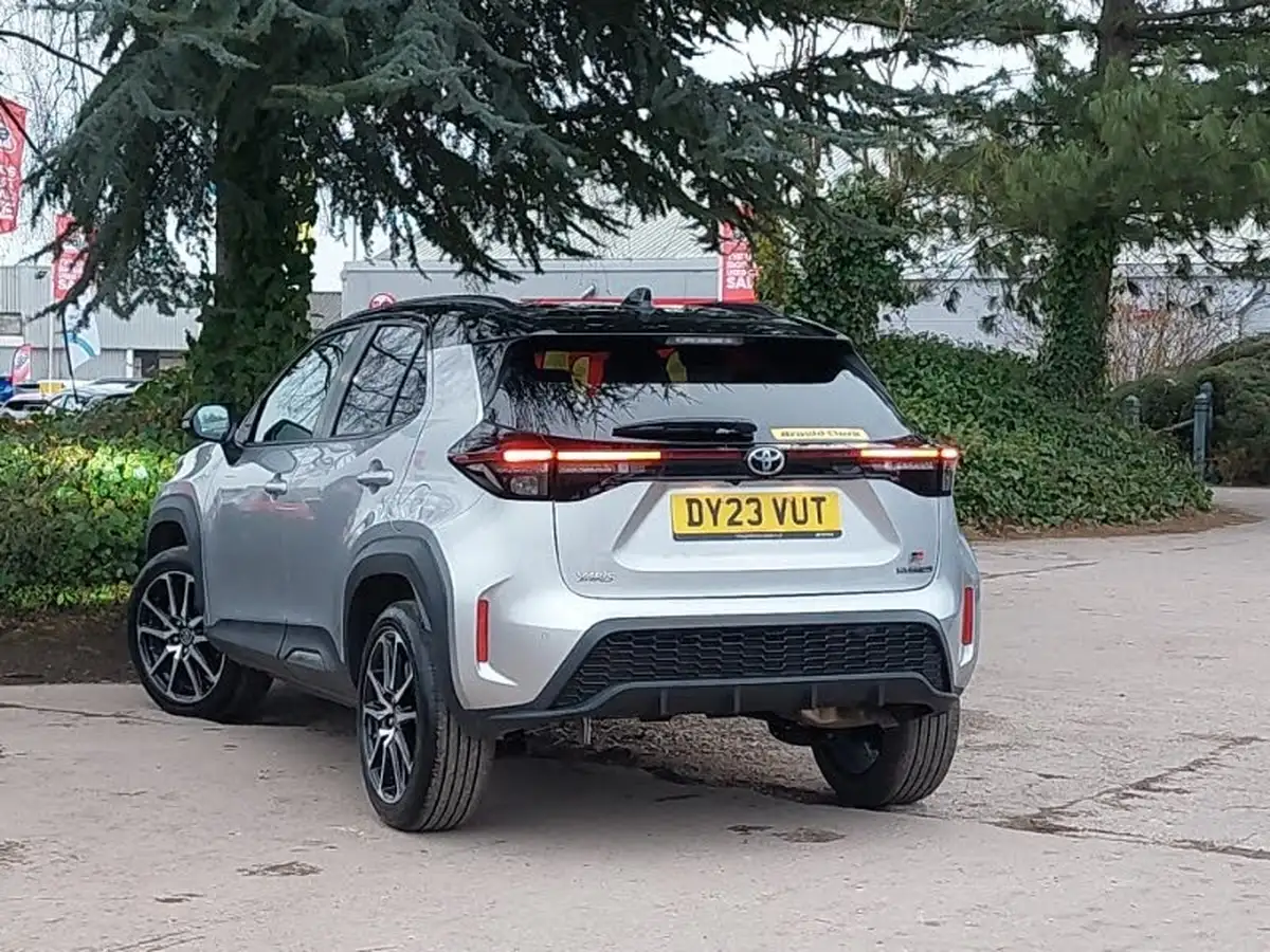 2023-toyota-yaris-cross-15-vvt-i-gr-sport-big-1