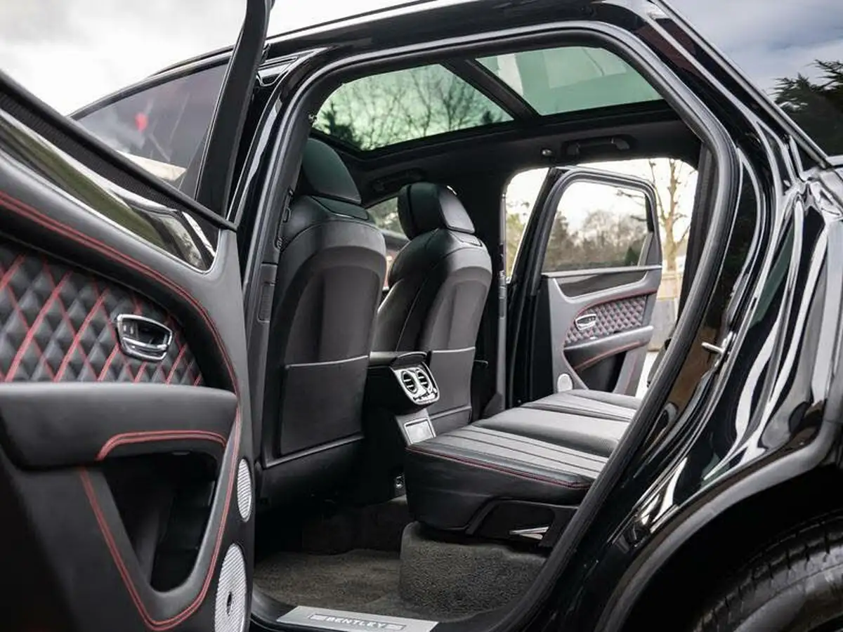2019-bentley-bentayga-40-v8-big-24