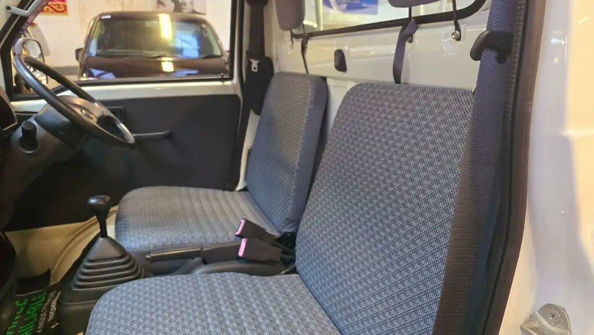 2010-daihatsu-hijet-big-21