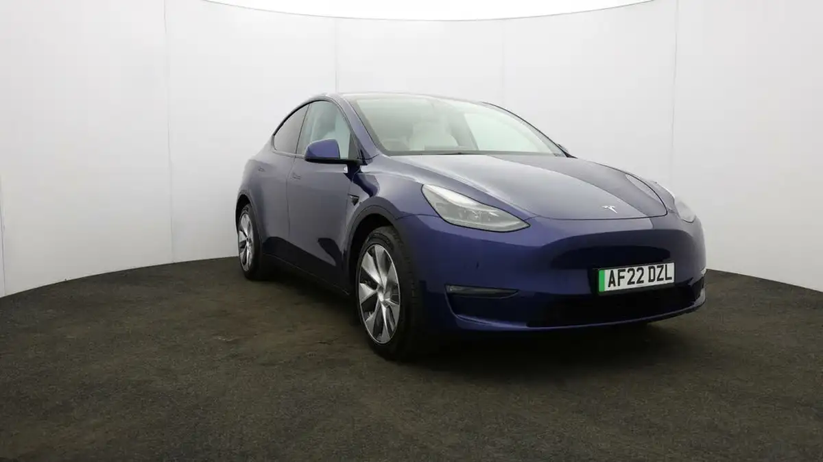 2022-tesla-model-y-e-long-range-big-45