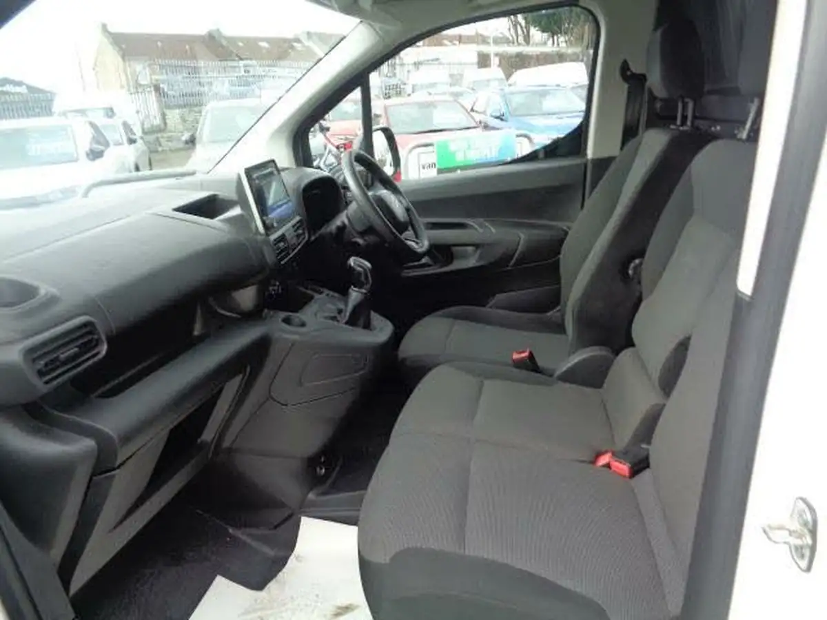 2020-citroen-berlingo-15bluehdi-1000-enterprise-100pseu6dt-e-ss-panel-big-10