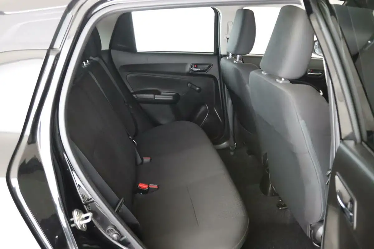 2018-suzuki-swift-12-dualjet-sz3-91ps-big-13