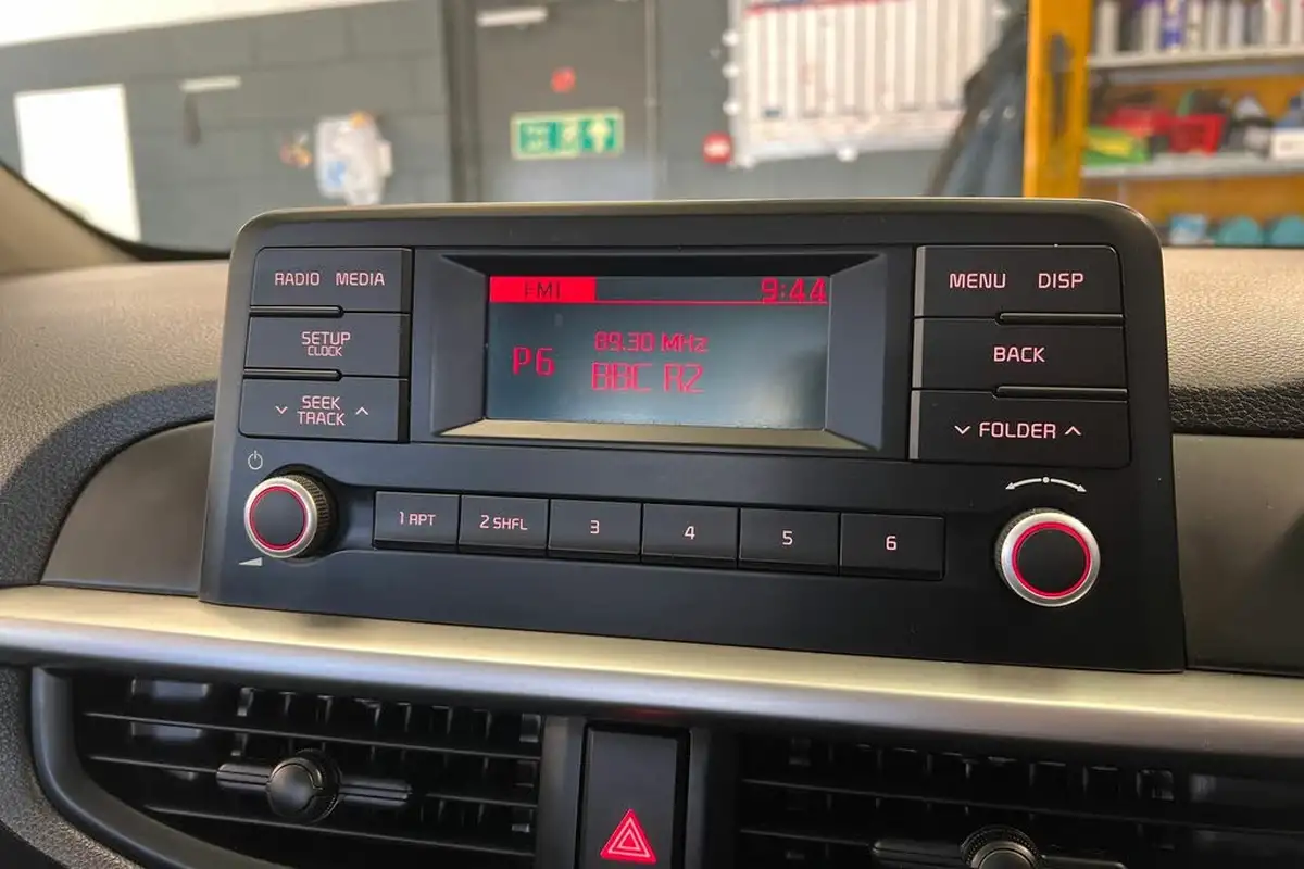 2020-kia-picanto-10-1-4-seats-big-6