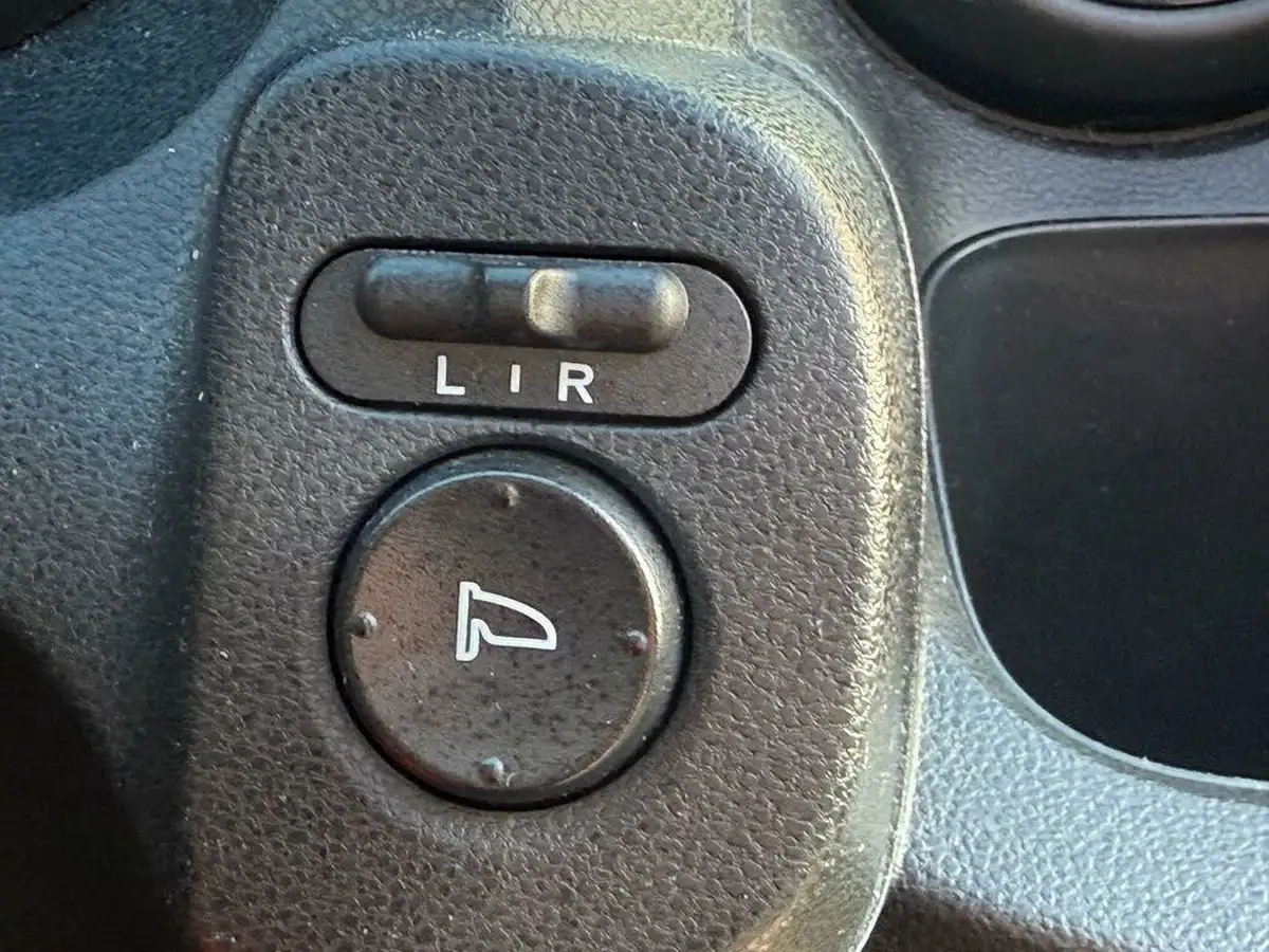 2013-honda-jazz-12-s-big-52