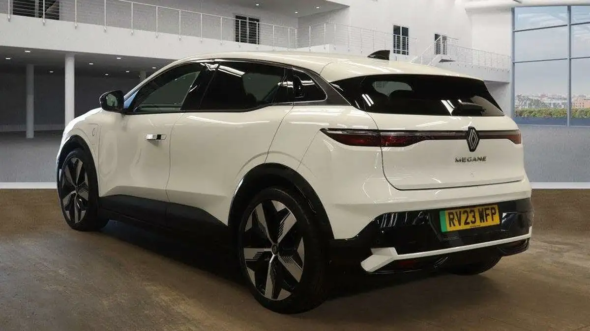 2023-renault-megane-e-tech-e-techno-big-2