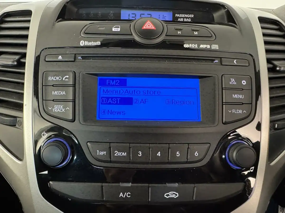 2019-hyundai-ix20-16-se-auto-big-44